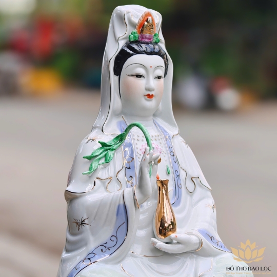 Tượng Phật Quan Thế Âm Bồ Tát bằng sứ cao 47cm