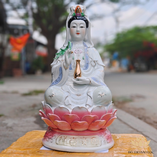 Tượng Phật Quan Thế Âm Bồ Tát bằng sứ cao 47cm
