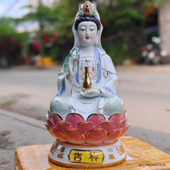 Tượng Phật Quan Thế Âm Bồ Tát bằng sứ cao 47cm
