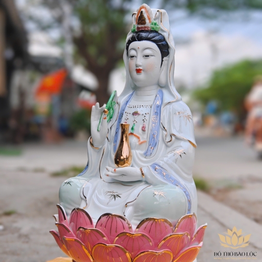 Tượng Phật Quan Thế Âm Bồ Tát bằng sứ cao 47cm
