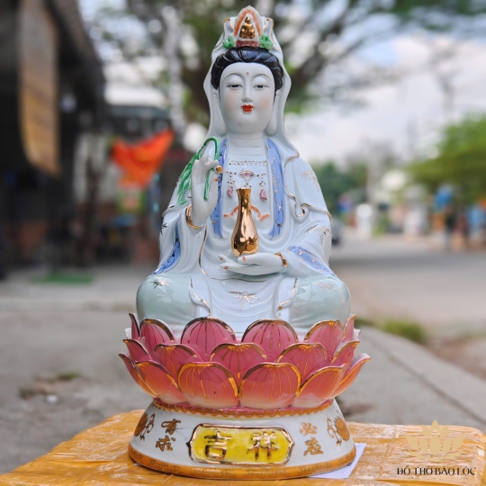 Tượng Phật Quan Thế Âm Bồ Tát bằng sứ cao 62cm