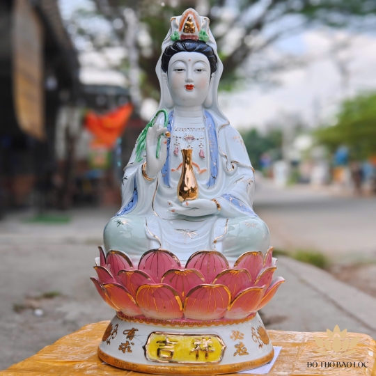 Tượng Phật Quan Thế Âm Bồ Tát bằng sứ cao 47cm